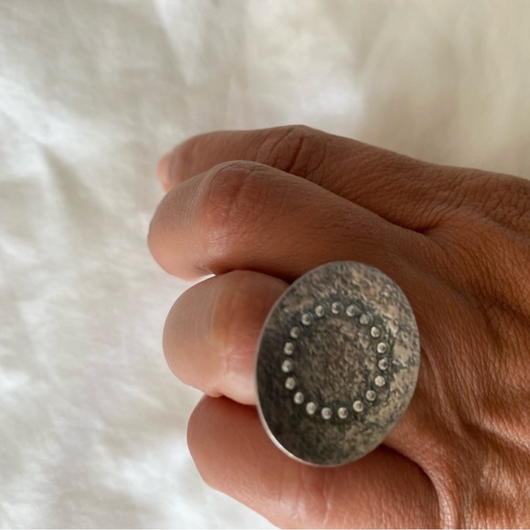 Silver ring with antique finish and tiny crystals - Picture 2 of 2